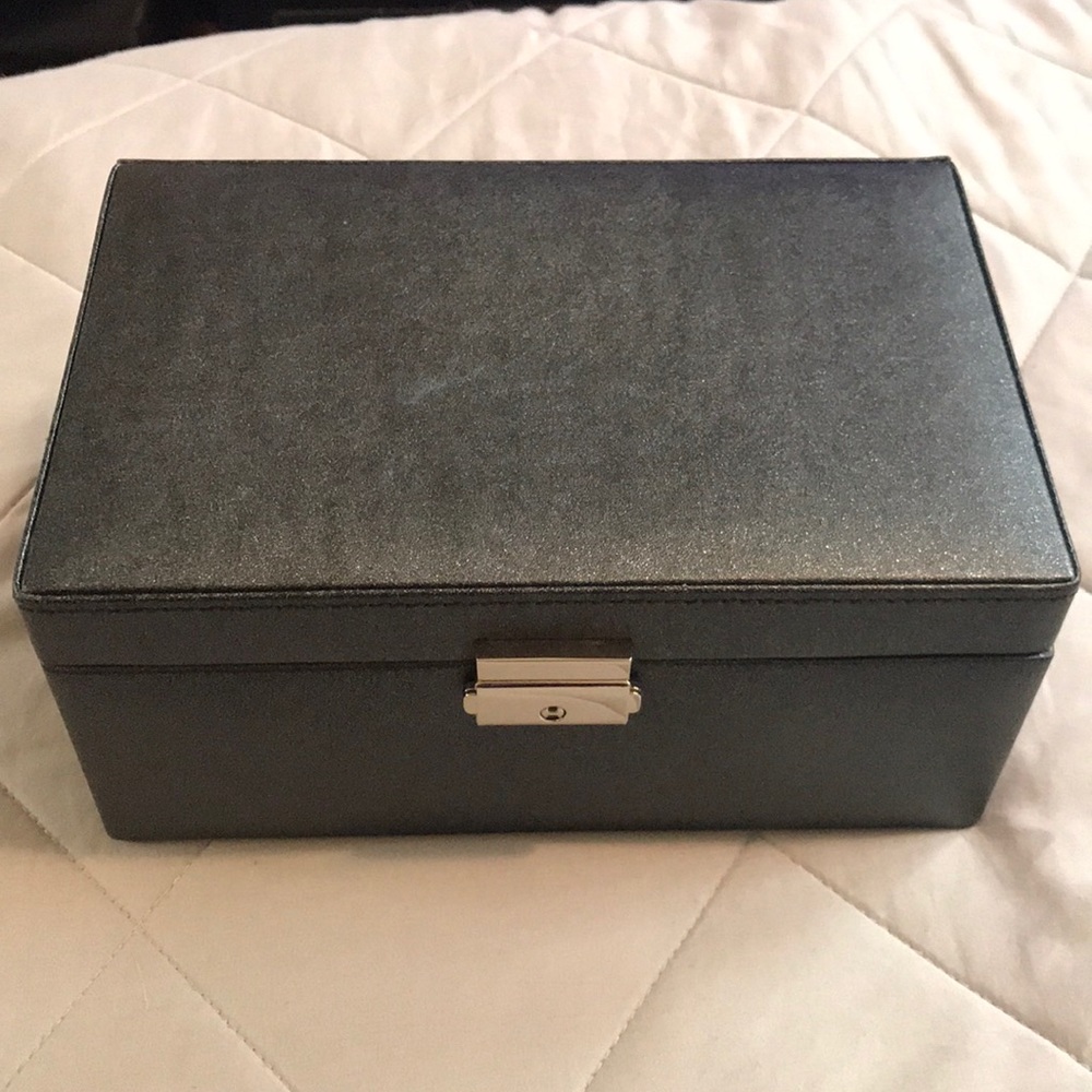 Jewelry box